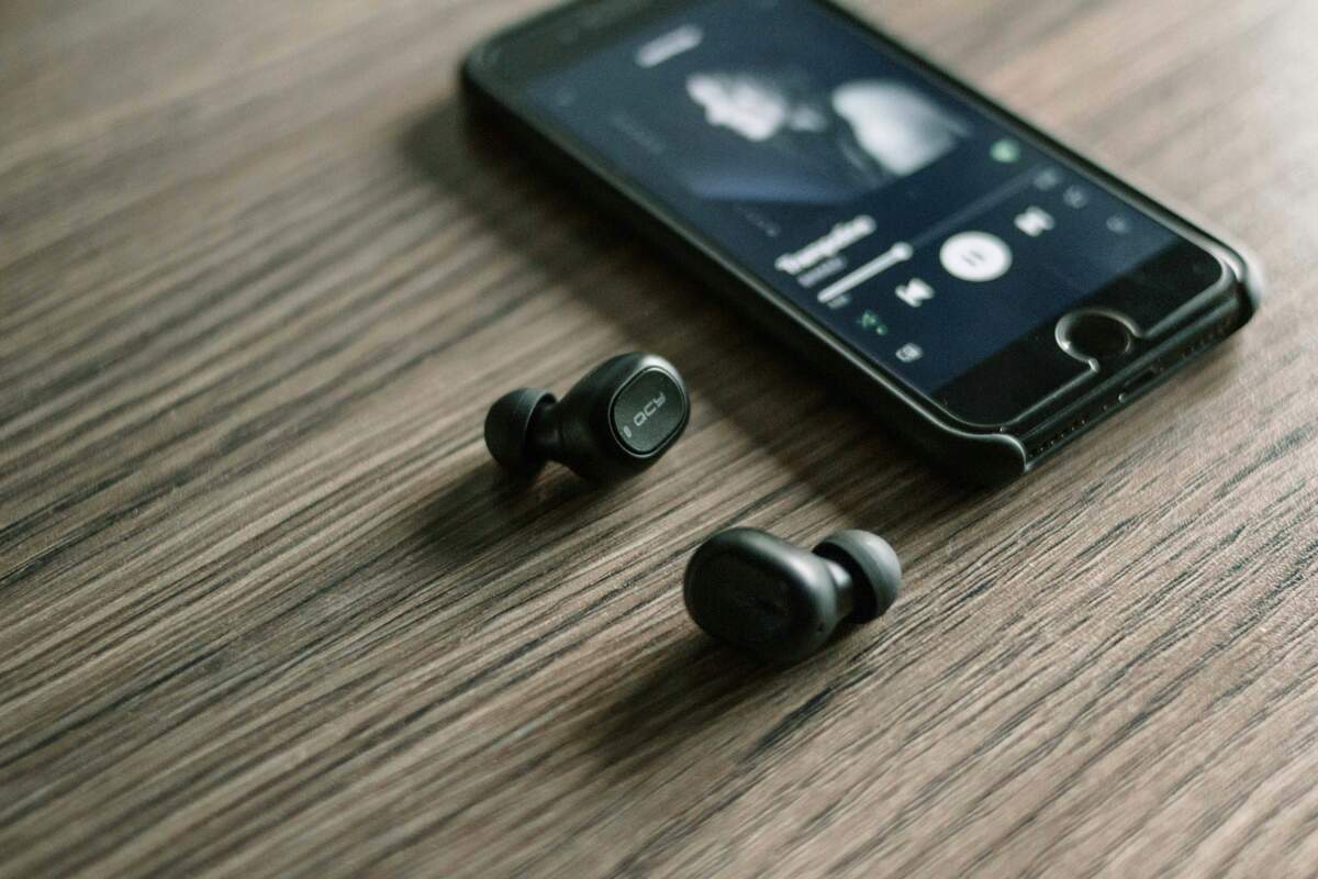 Smartphone and earbuds