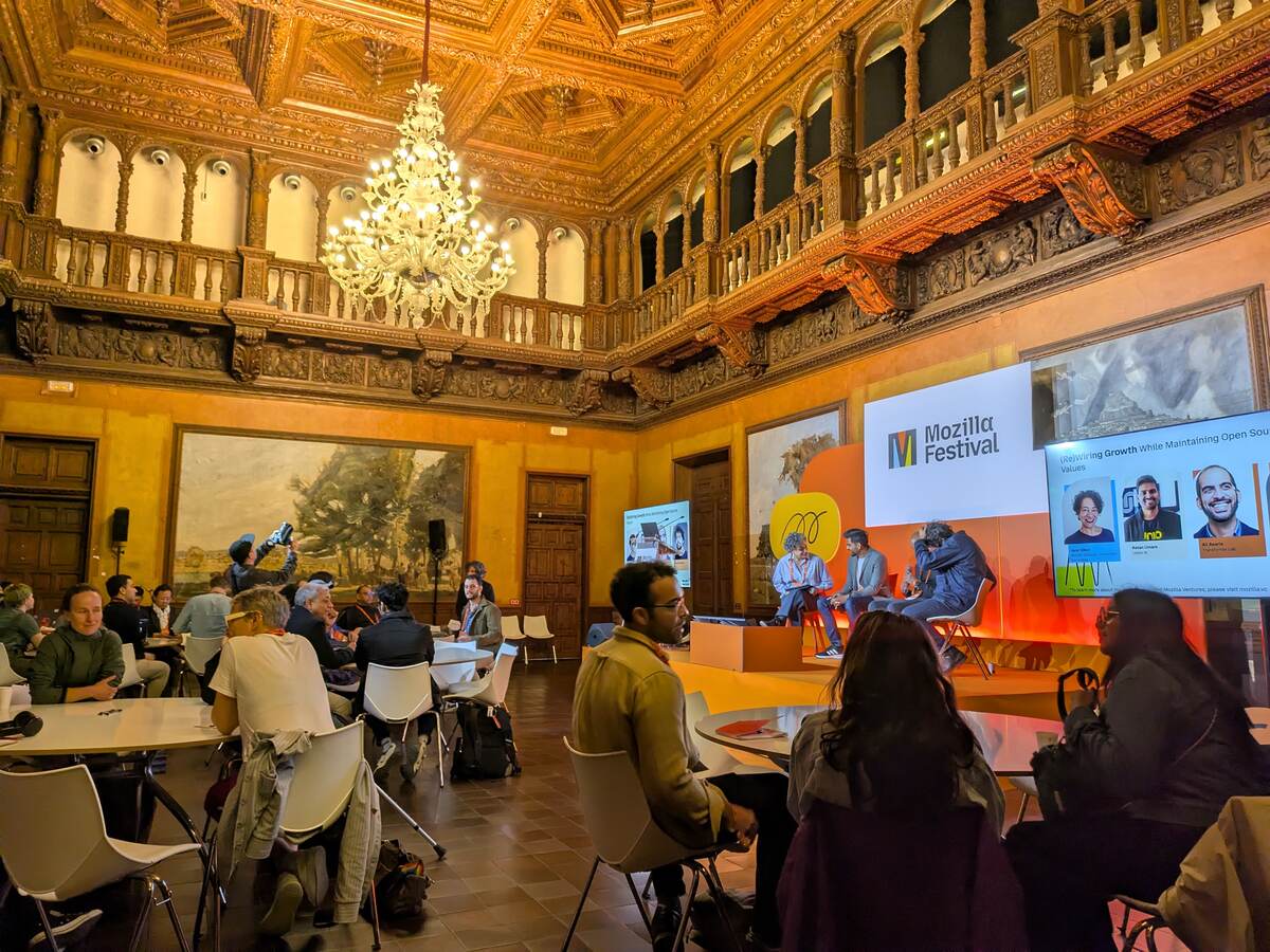 Fancy-looking room with wood panelling and a chandelier at Poble Espanyol