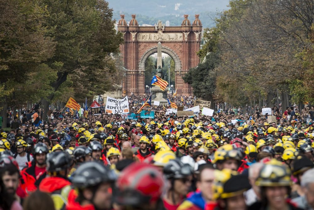 Thousands protest in Barcelona against police violence / Miles de personas protestan en Barcelona contra la violencia policia